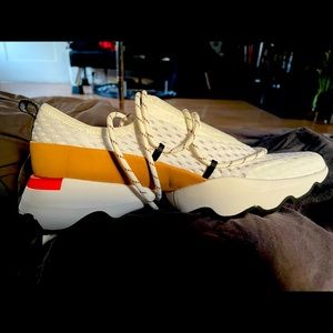 Sorel Womens Sneaker 6.5 or 7